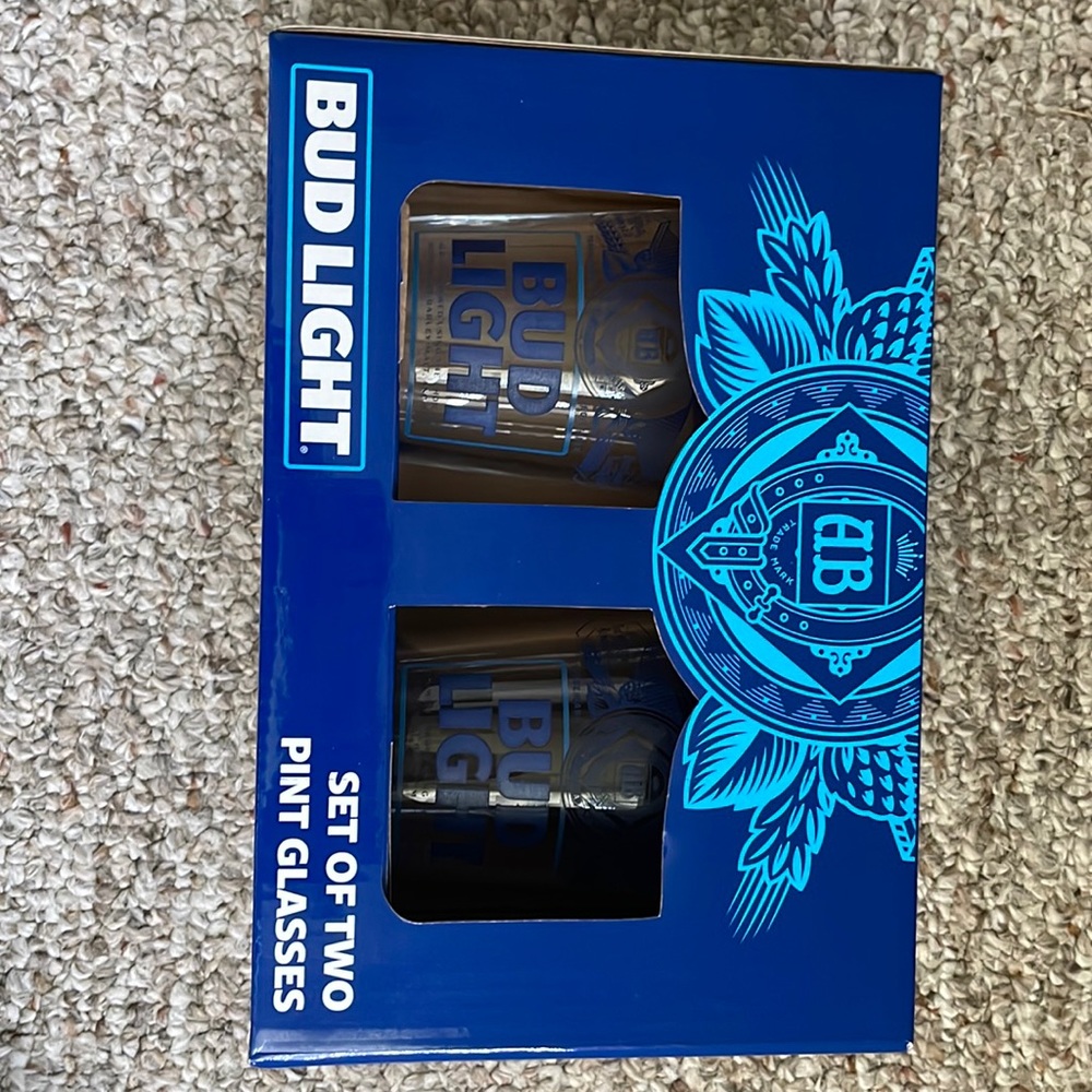 Bud light pint glasses